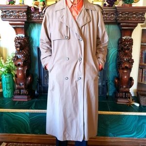 London Fog raincoat EUC size 16Reg w/zip out liner